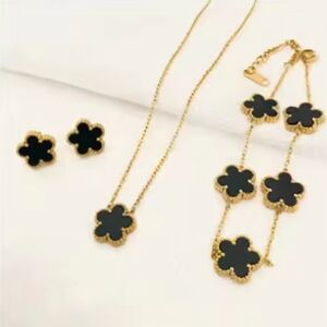Elegant Gold and Black Clover Leaf Jewelry Set